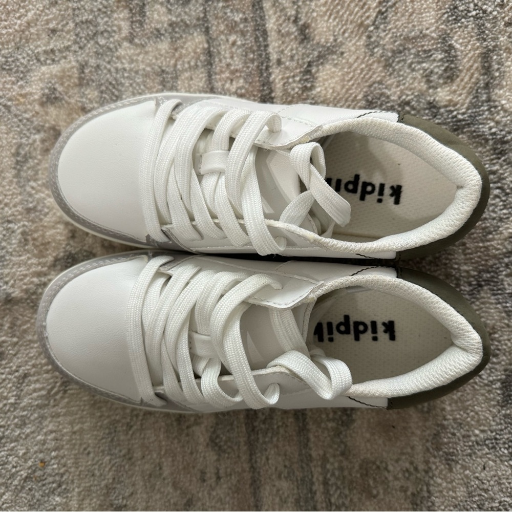 Boys sneakers
